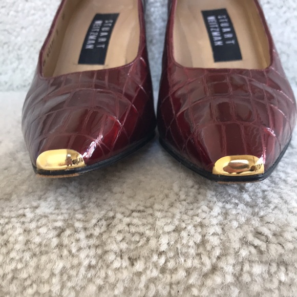Rare Vintage Stuart Weitzman Crocodile Patent Leather Pumps with Gold Accents - Picture 4 of 17